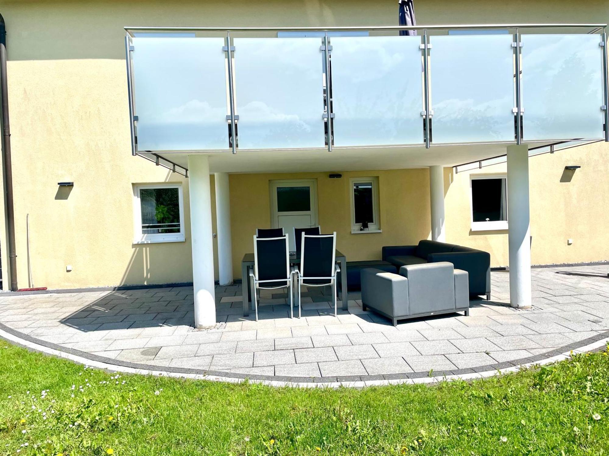 Stilvolles Designappartment Mit Terasse & Garten Im Idylischem *